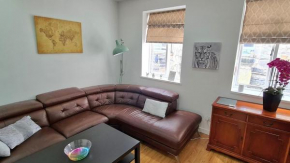 Luxurious Spacious 3 Bedroom Apartment - Edinburgh City Centre - Excellent Location - Five Star Amenities & Service
